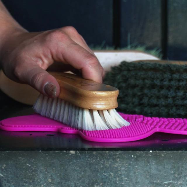 Cleaning pad Imperial Riding IRHBrush Pink