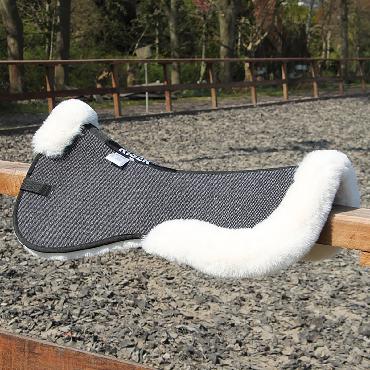 Half Pad Harry's Horse Riser Pad Faux Fur